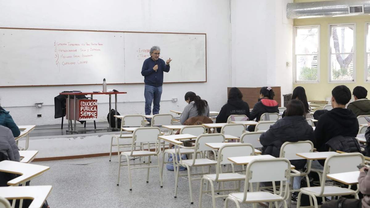 Aula Pagoda de la Universidad del Comahue. Fuente: (Emiliano Ortiz)