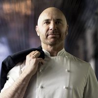Germán Martitegui disfruta con sus hijos de su lujosa residencia
