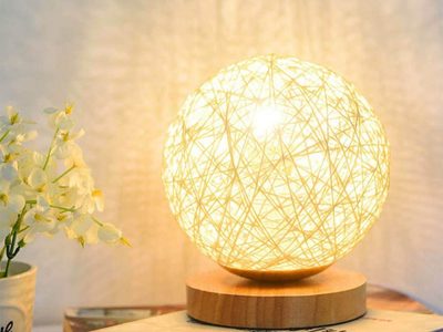 Con poquitos materiales y fáciles de conseguir: hacé una hermosa lámpara reciclada para tu mesa de luz