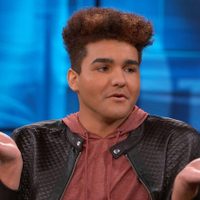 ¡ASCO! Influencer lame un inodoro público por fama y... ¡Se contagió de coronavirus!