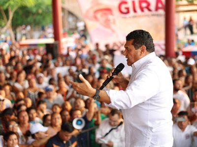 Javier May incorpora a su gabinete a hermano de AMLO