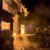 Un voraz incendio destruyó una vivienda por completo en el barrio Puerto Manzano