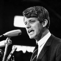 Estados Unidos revela 10.000 archivos clasificados sobre el asesinato del hermano de JFK