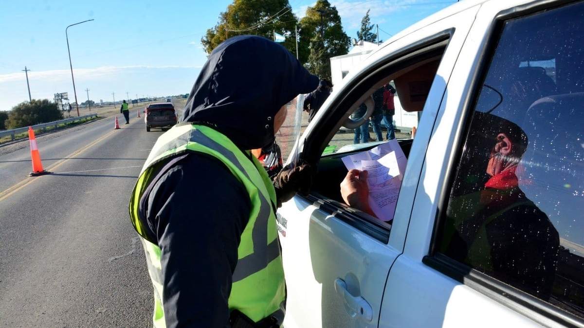 Controles en los ingresos y egresos de la ciudad de Conesa. Fuente: (Twitter)