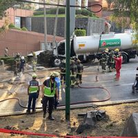 Desalojan a 600 personas tras choque de pipa de Pemex en la zona Picacho Ajusco