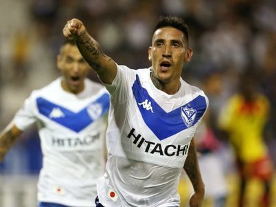 Vélez oficializó la compra de Centurión: todos los números del fichaje más caro del club