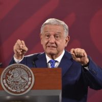 AMLO agradece a Beatriz Gutiérrez y a sus hijos por no buscar un cargo en el gobierno