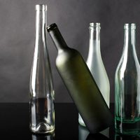 El trucazo de la abuela para limpiar por dentro tus botellas de vidrio y dejarlas relucientes y sin bacterias