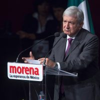 'Que disfruten la función”… y AMLO abre la carrera al 2018