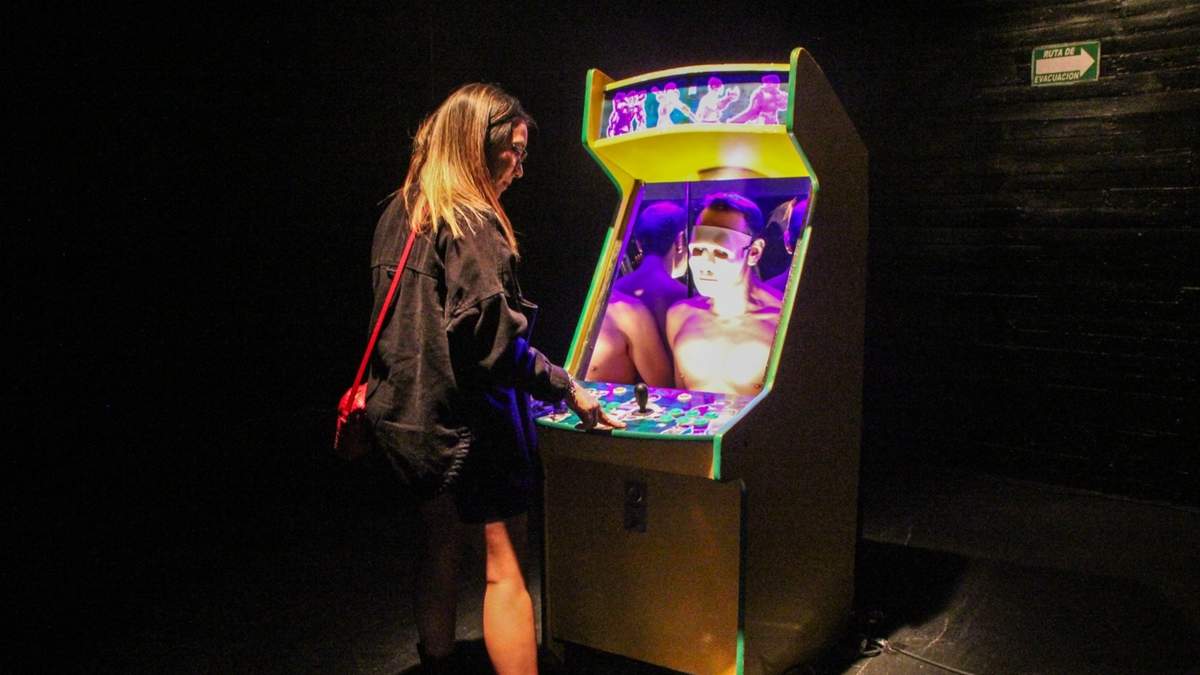 La obra "Dios juega videojuegos y yo soy su puto Mario Bross"