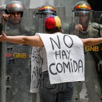 Suspende Coca-Cola producción en Venezuela por falta de azúcar