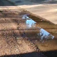 La pérdida de agua de cada día: riesgo en una calle de Ciudad