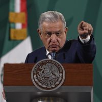 AMLO pide a presidente de Femsa actuar “con decencia”; contrato de luz a Oxxo es legal pero injusto