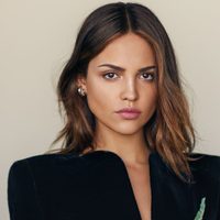 ¿Quién es? Eiza González activó las alarmas al ser vista con un importante deportista