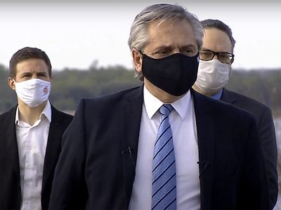 Alberto Fernández recomendó a sus opositores protestar "desde los balcones"
