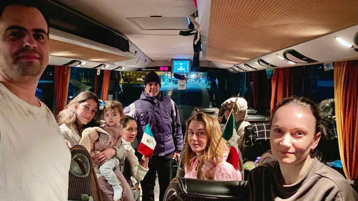 Mexicanos a su llegada a Rumania
