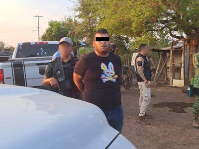 Cae “El Rojo”, presunto implicado en el asesinato de Hipólito Mora en Michoacán