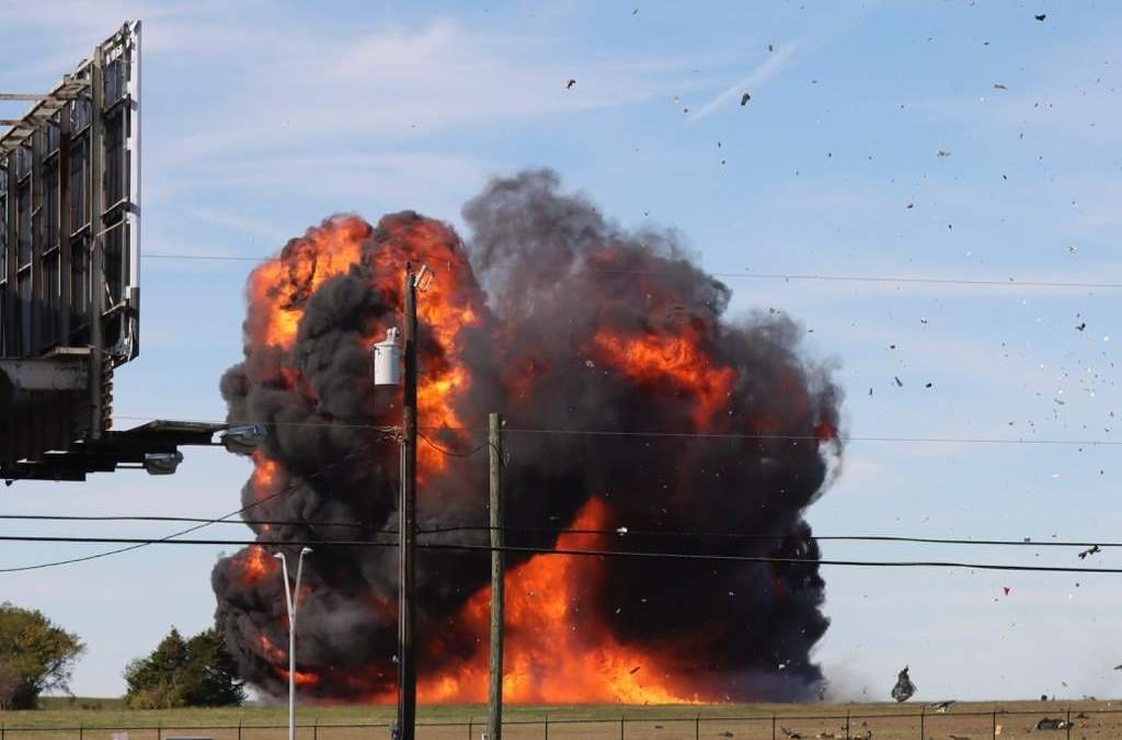 Choque de aviones en exhibición aérea en el Aeropuerto Ejecutivo de Dallas