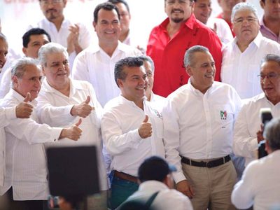 Entre discursos de 'unidad”, Beltrones unge a Góngora como candidato en Q. Roo