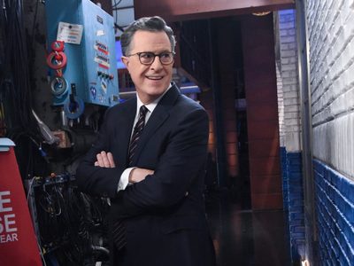 Tras 11 años Stephen Colbert tiene episodio final de Late Show; un camino de tensiones con Trump