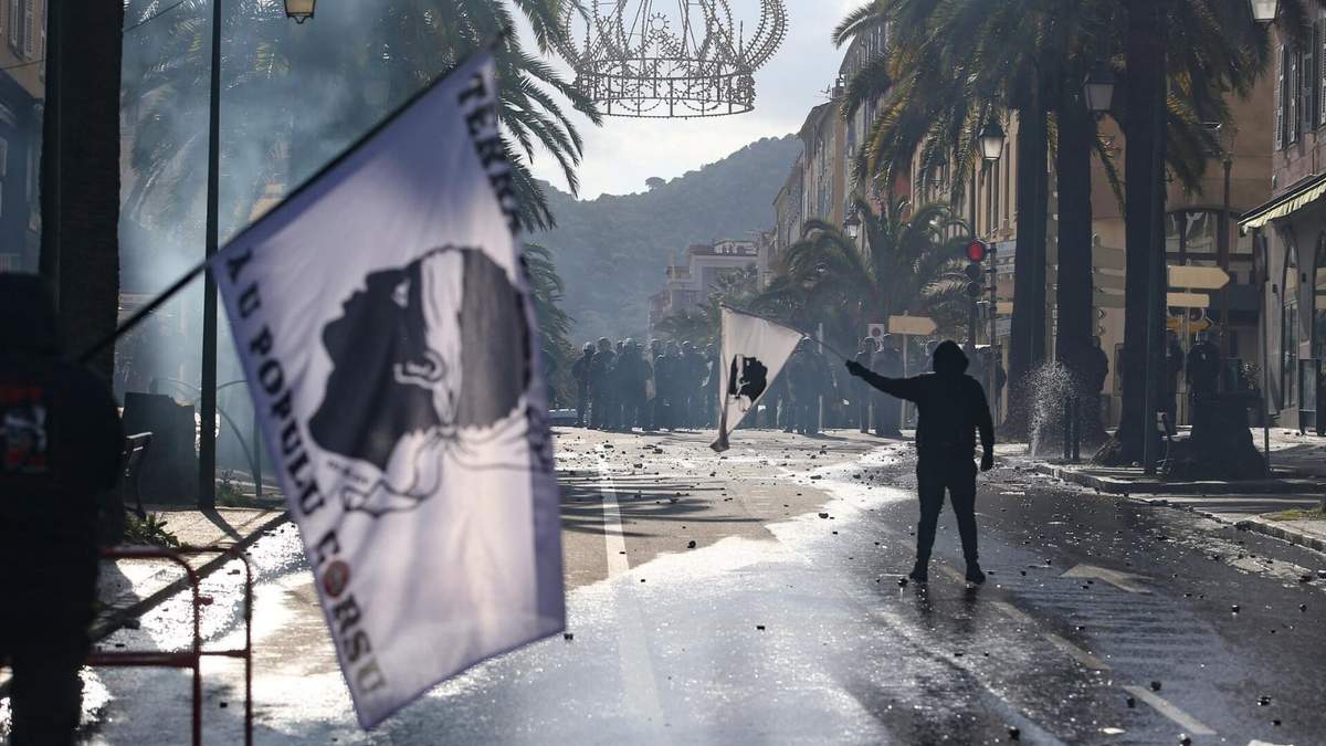 Manifestaciones en Córsega. Fuente: (Twitter)