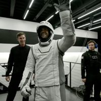 Jared Isaacman regresa a la Tierra tras realizar la primera caminata espacial privada