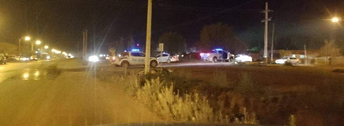 La Policía de Río Negro intervino en el barrio La Alameda. Fuente Intruso de la Política