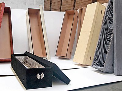 "Ecoféretros" para funerales más baratos