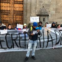 Empleados de la Secretaría de Cultura de la CDMX bloquean acceso a Palacio por falta de pago