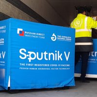 Las dosis de la vacuna Sputnik V, producidas en Argentina, podrían estar disponibles a fin de mes