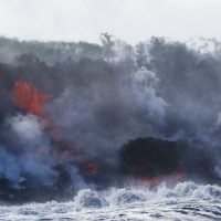 Alerta en Hawái por nube tóxica y lava del volcán Kilauea