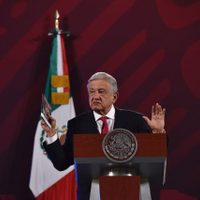 Tras suspensión del "Plan B", AMLO califica al ministro Laynez como "su alteza serenísima"