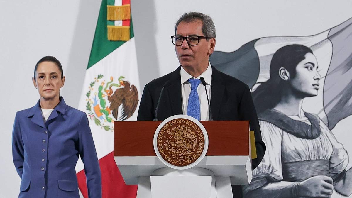 El secretario de Hacienda, Edgar Amador, con la presidenta Claudia Sheinbaum