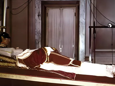 El insólito caso de Pío XII, el papa que explotó en sus funeral