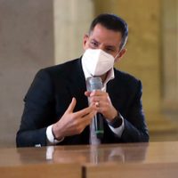 Alejandro Murat levanta la mano para ser candidato presidencial del PRI en 2024