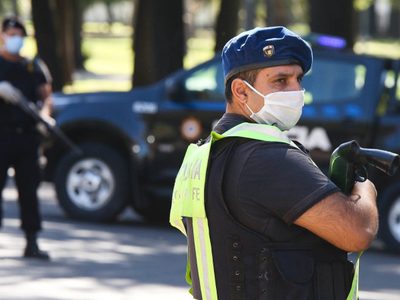 ¡Grandes disturbios en Tucumán! Incumplieron la cuarentena y agredieron a la policía