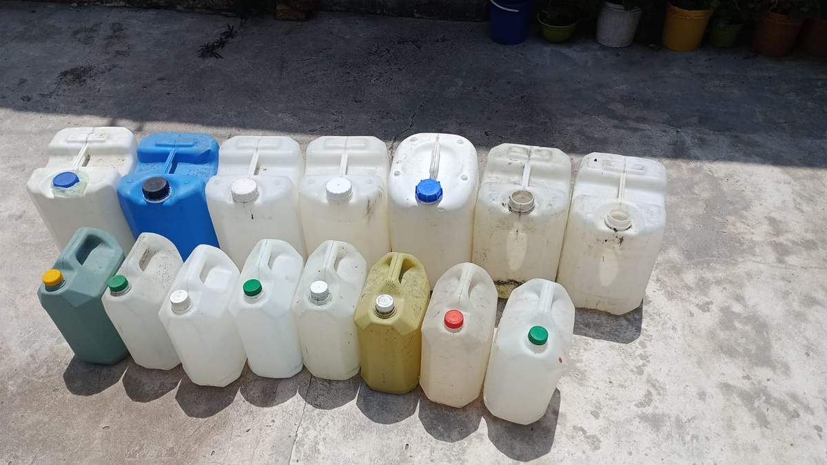 Cómo reciclar con bidones de plástico vacíos. Fuente: (X)