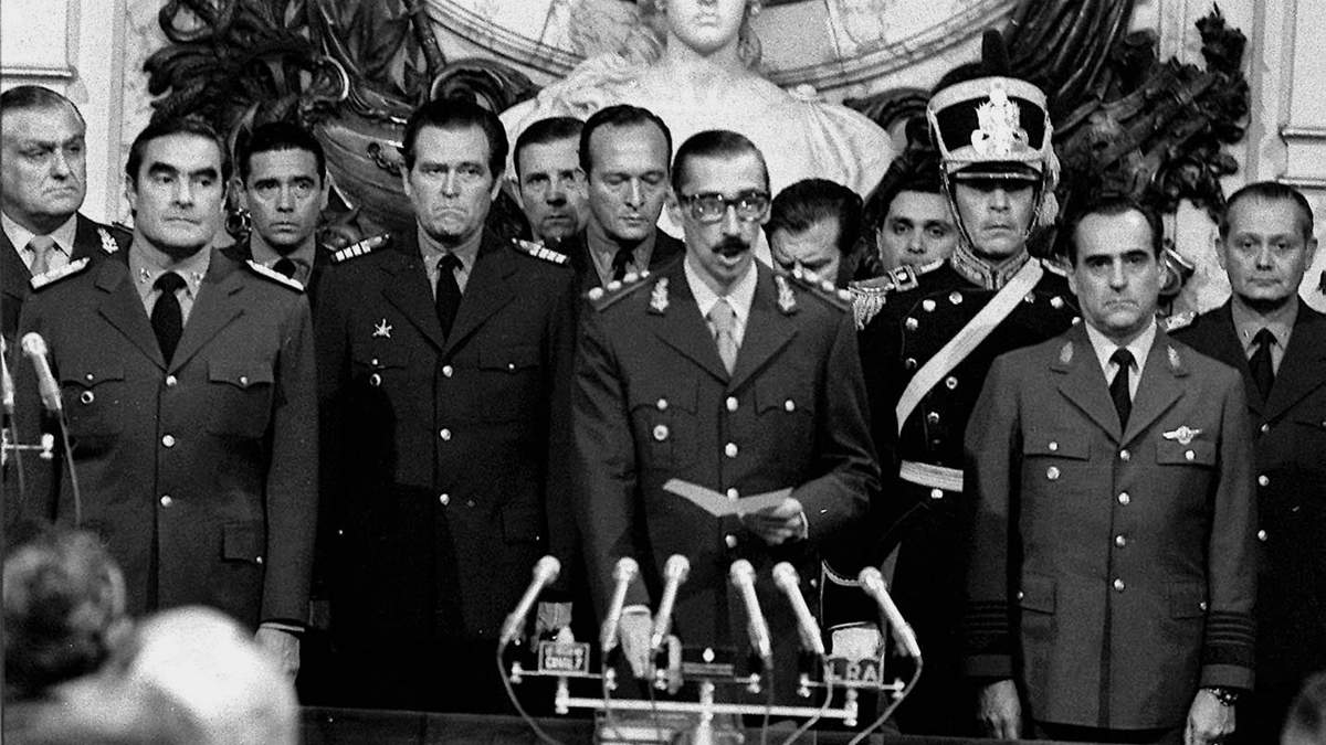 Juramento de Jorge Rafael Videla como presidente de facto impuesto por la Junta Militar