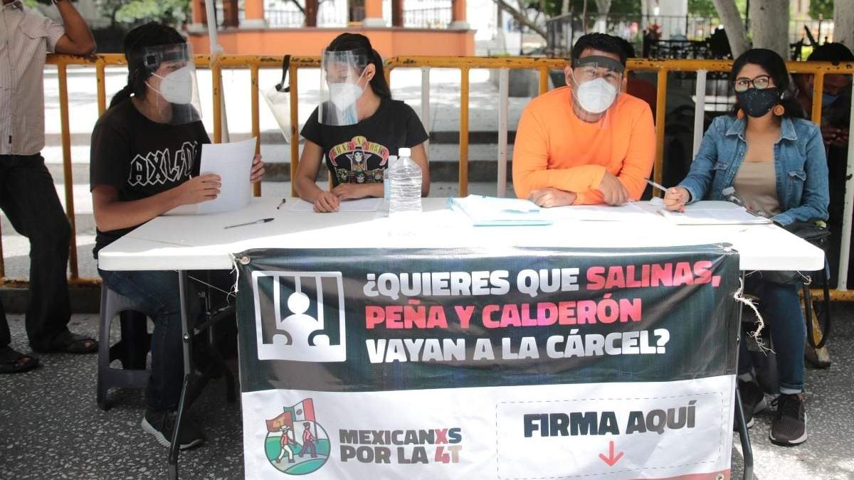 Ciudadanos recolectaron firmas para solicitar una consulta contra los expresidentes
