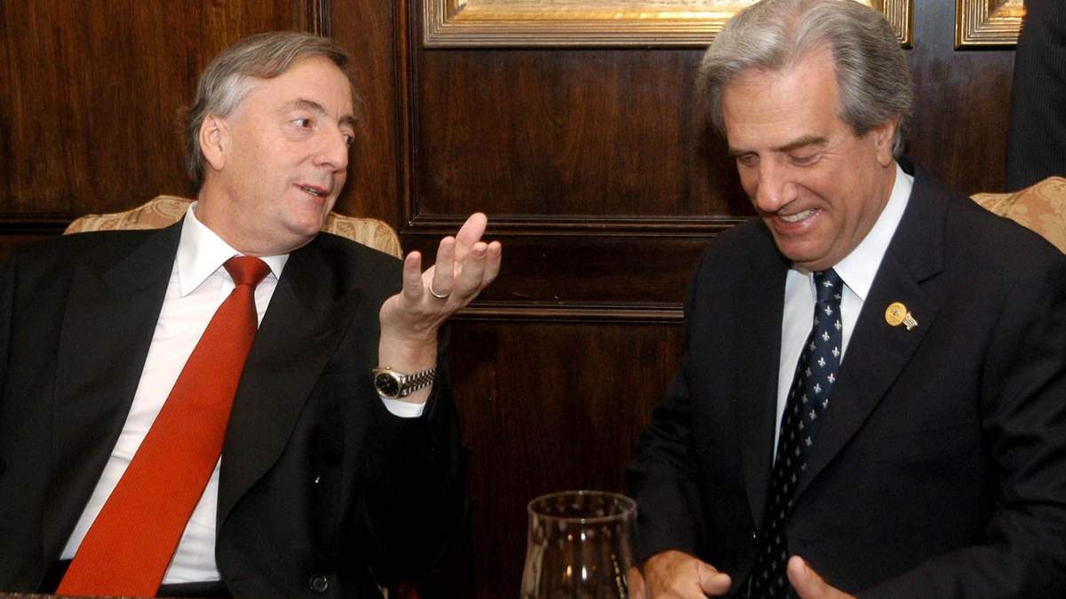 Néstor Kirchner junto a Tabaré Vázquez. Fuente: (Twitter)