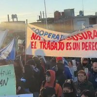 Trabajadores de La Salada reclaman la reapertura de la feria y hay incidentes en Puente La Noria