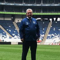 Vucetich sale en ambulancia del entrenamiento de Rayados