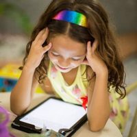 Avanzan en la verificación de edad en Internet: retos para impedir el acceso al porno y la violencia
