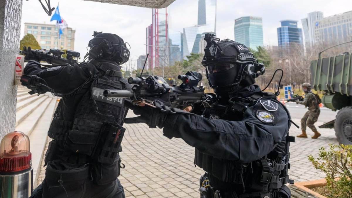 Agentes de la Policía de Corea del Sur