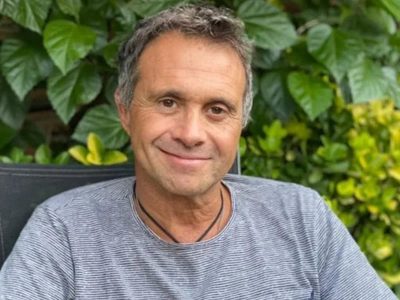La planta que da grandes y coloridas flores y que Sergio Lapegüe eligió para su imponente jardín