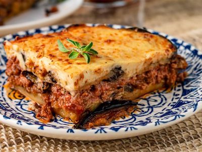 Mousaka: la receta de una de las comidas más famosas de Grecia que podés hacer en casa así de fácil