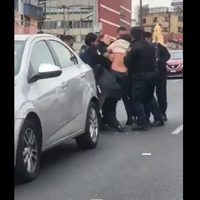 Exhiben agresión de policías de la CDMX contra una joven automovilista (Video)