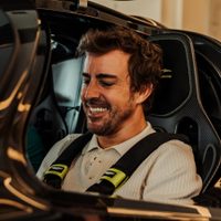 El mejor regalo: cuánto cuesta el lujoso auto deportivo que Aston Martin le entregó a Fernando Alonso