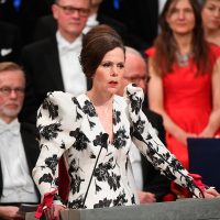 Escándalo por acoso sexual llega a los Nobel: Academia Sueca cesa a su secretaria permanente