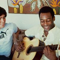 Pelé sobre Maradona: "un día espero que podamos jugar con el balón juntos en el cielo"